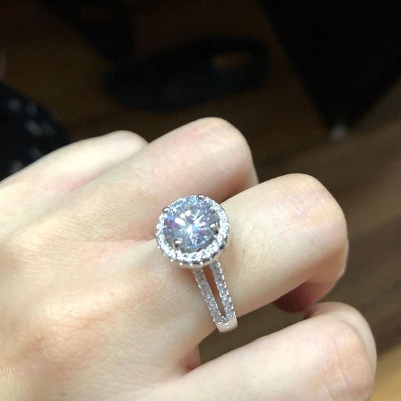 Jewelry - 925 silver halo ring